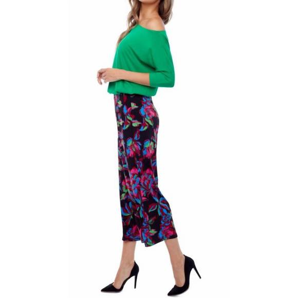 NEW UP! wide crop pants in black - Picture 2 of 3